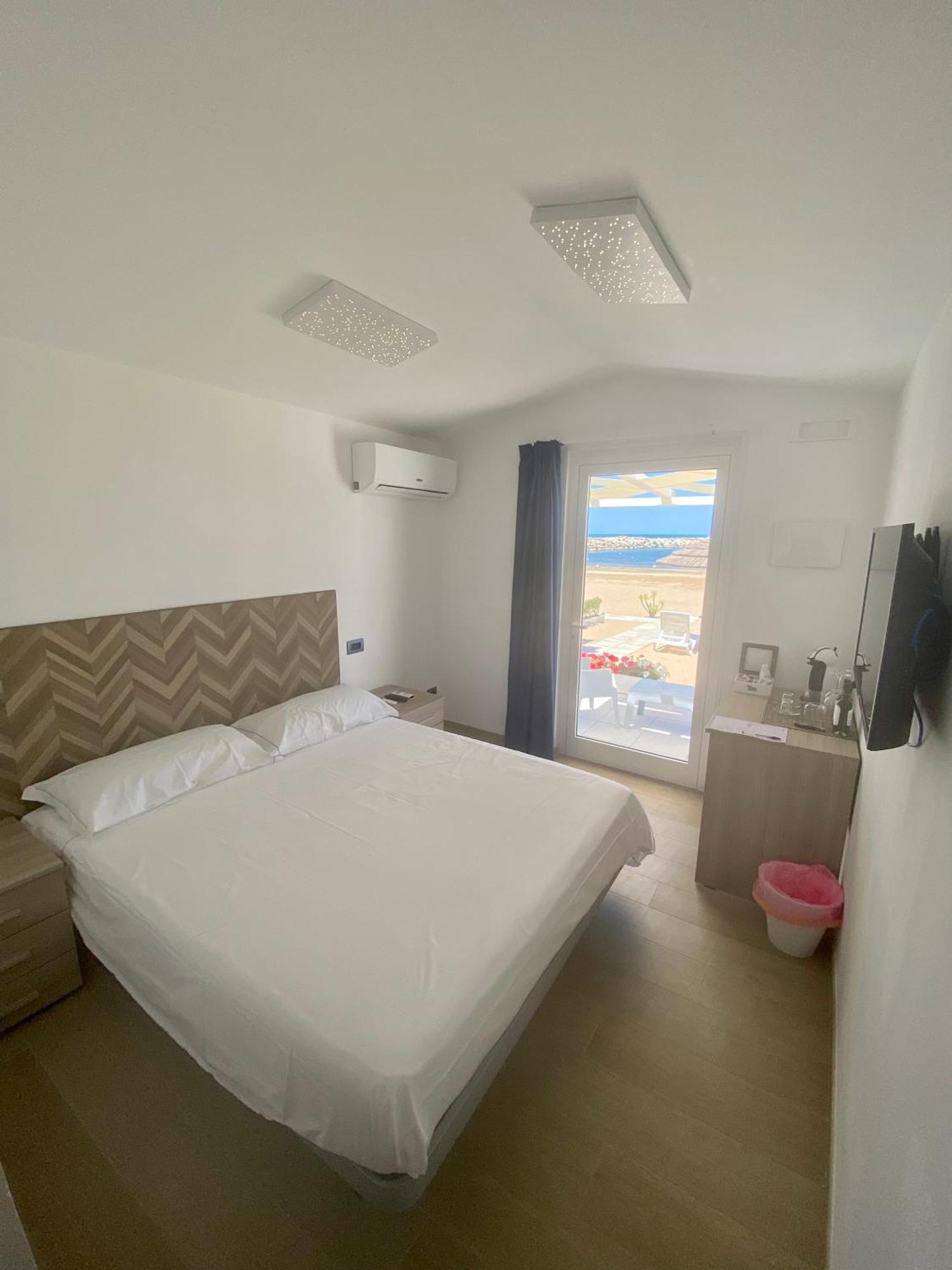Marina Bay Beach Hotel Peschici Exterior foto