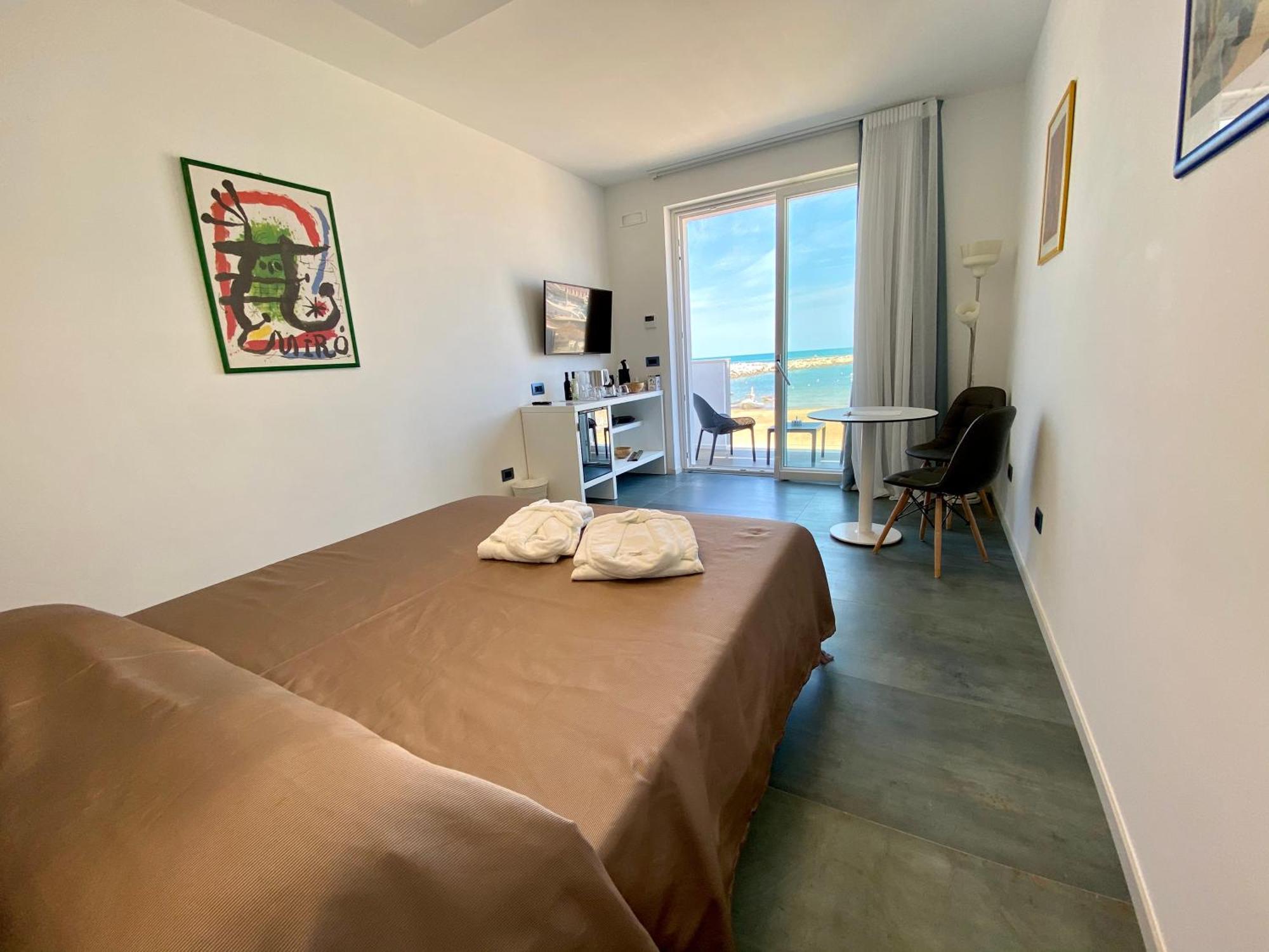 Marina Bay Beach Hotel Peschici Exterior foto